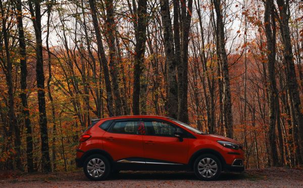 How are UK car manufacturers addressing sustainability concerns?